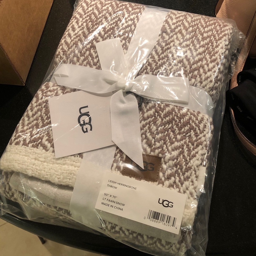 UGG Yarn Leigh Herringbone throw - Picture 3 of 11